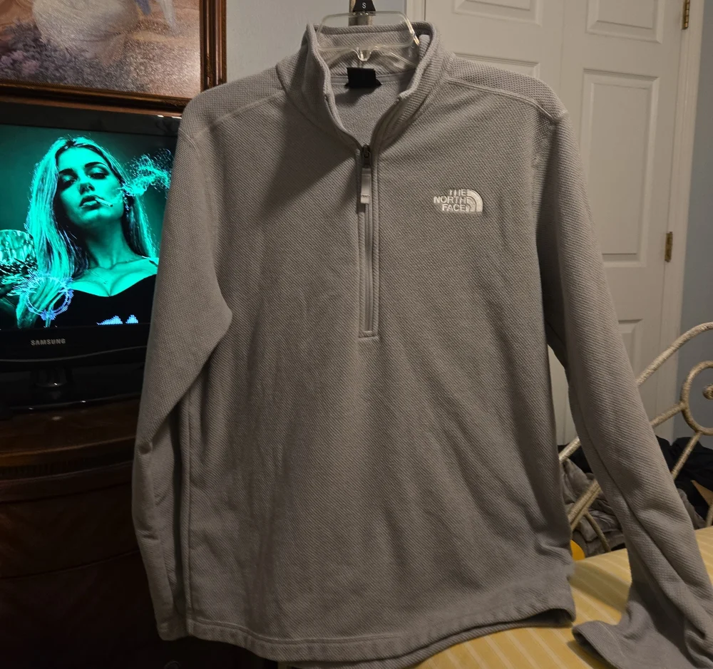 The North Face Men's Light Gray Quarter-Zip Sweater